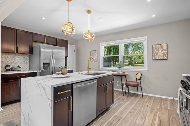 N57W18198 Juniper LANE, Menomonee Falls, WI 53051