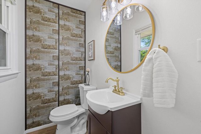 N57W18198 Juniper LANE, Menomonee Falls, WI 53051