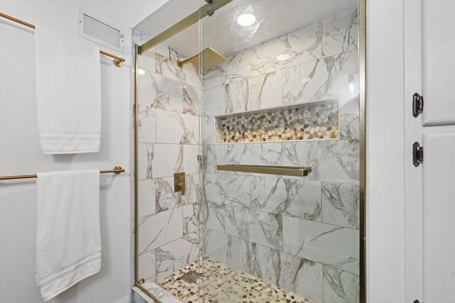 N57W18198 Juniper LANE, Menomonee Falls, WI 53051
