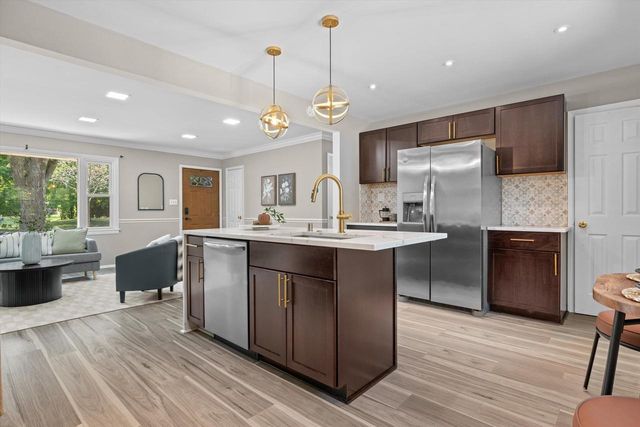 N57W18198 Juniper LANE, Menomonee Falls, WI 53051
