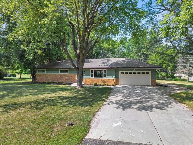 N57W18198 Juniper LANE, Menomonee Falls, WI 53051