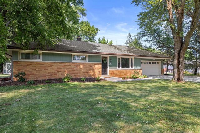 N57W18198 Juniper LANE, Menomonee Falls, WI 53051