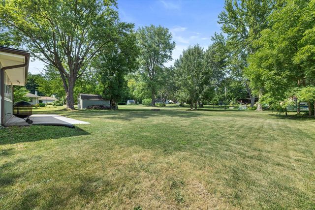 N57W18198 Juniper LANE, Menomonee Falls, WI 53051