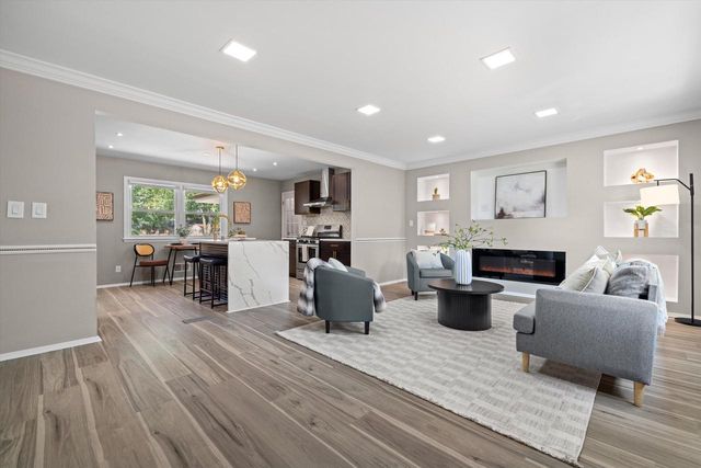 N57W18198 Juniper LANE, Menomonee Falls, WI 53051