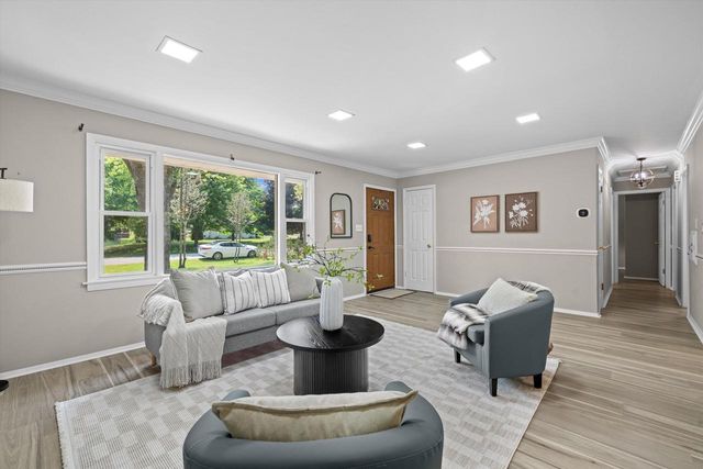 N57W18198 Juniper LANE, Menomonee Falls, WI 53051