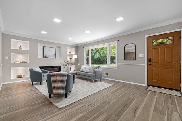 N57W18198 Juniper LANE, Menomonee Falls, WI 53051