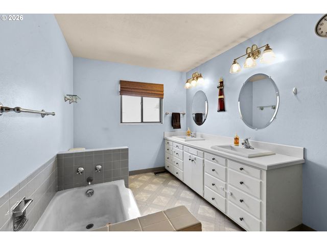 1321 Nw KING Ave, Pendleton, OR 97801