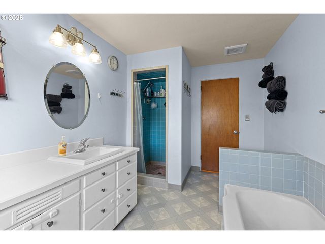 1321 Nw KING Ave, Pendleton, OR 97801