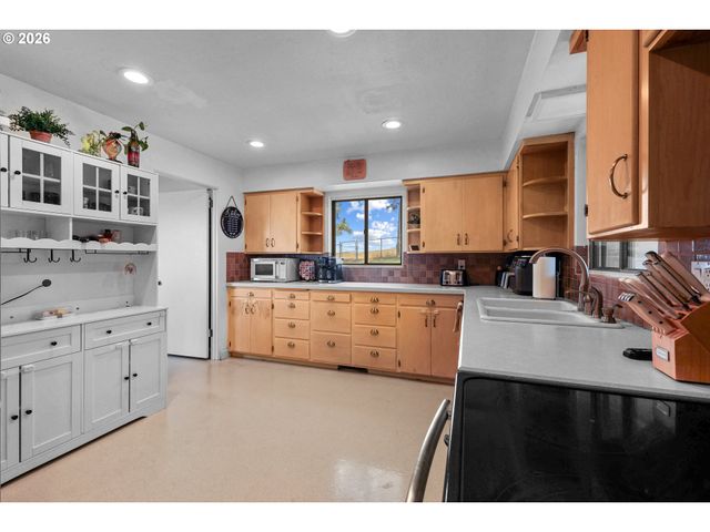 1321 Nw KING Ave, Pendleton, OR 97801