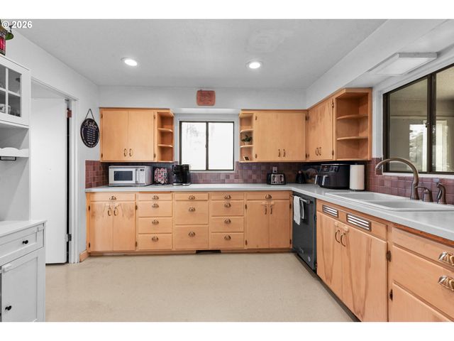 1321 Nw KING Ave, Pendleton, OR 97801
