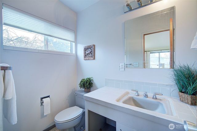 8501 42nd Street W, University Place, WA 98466