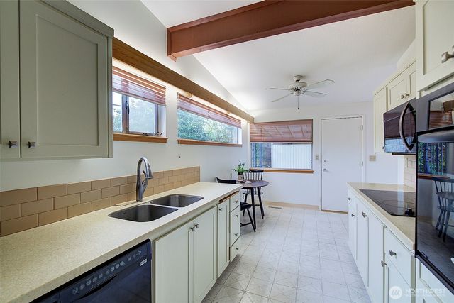 8501 42nd Street W, University Place, WA 98466