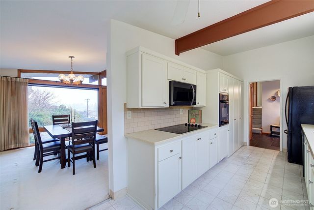 8501 42nd Street W, University Place, WA 98466