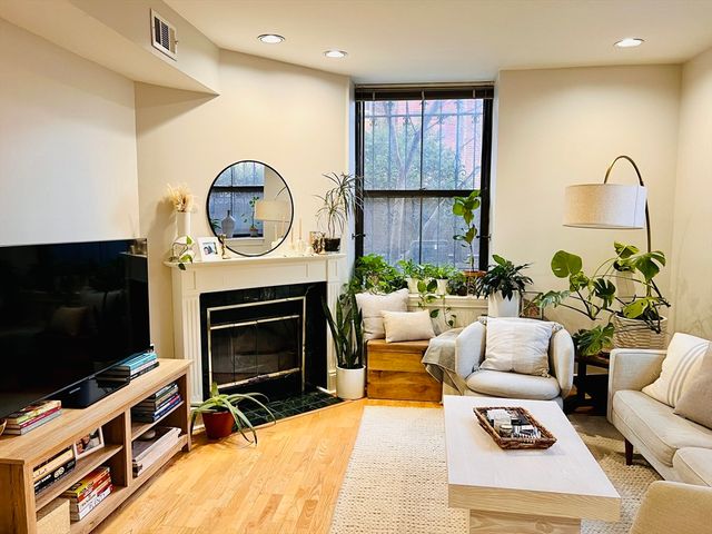 150 Appleton St 1E, Boston, MA 02116