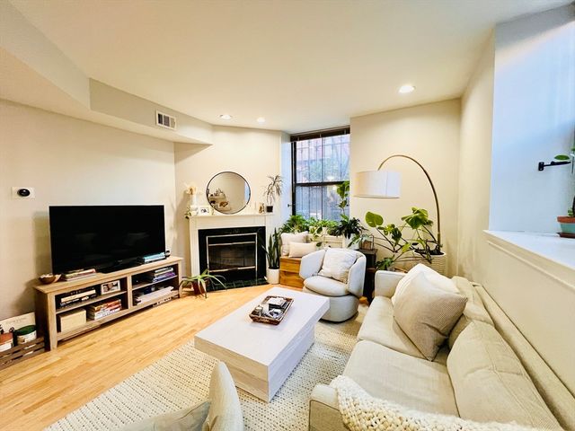 150 Appleton St 1E, Boston, MA 02116