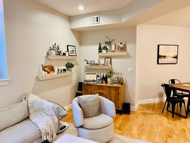 150 Appleton St 1E, Boston, MA 02116