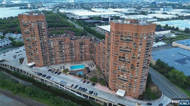 1020 Harmon Cove Tower 1020, Secaucus, NJ 07094