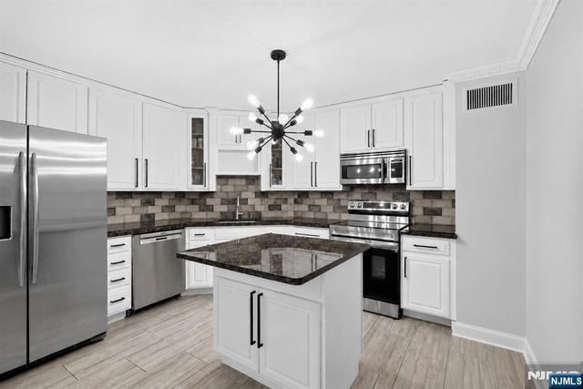 1020 Harmon Cove Tower 1020, Secaucus, NJ 07094