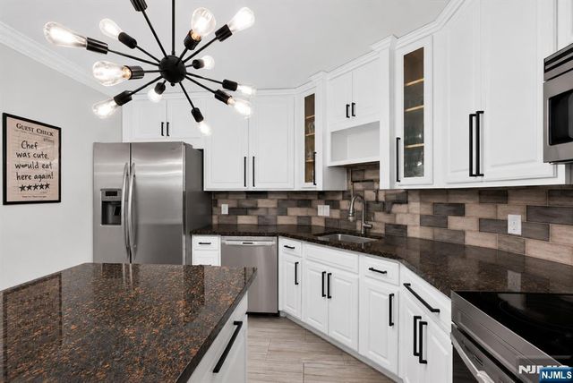 1020 Harmon Cove Tower 1020, Secaucus, NJ 07094