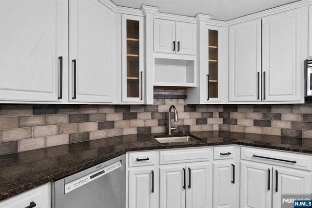 1020 Harmon Cove Tower 1020, Secaucus, NJ 07094