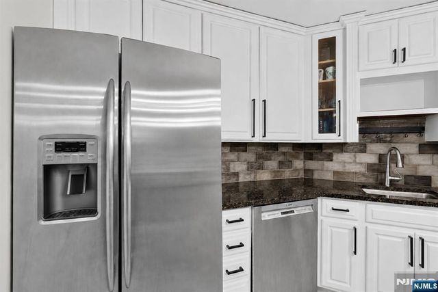 1020 Harmon Cove Tower 1020, Secaucus, NJ 07094