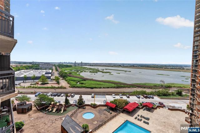 1020 Harmon Cove Tower 1020, Secaucus, NJ 07094