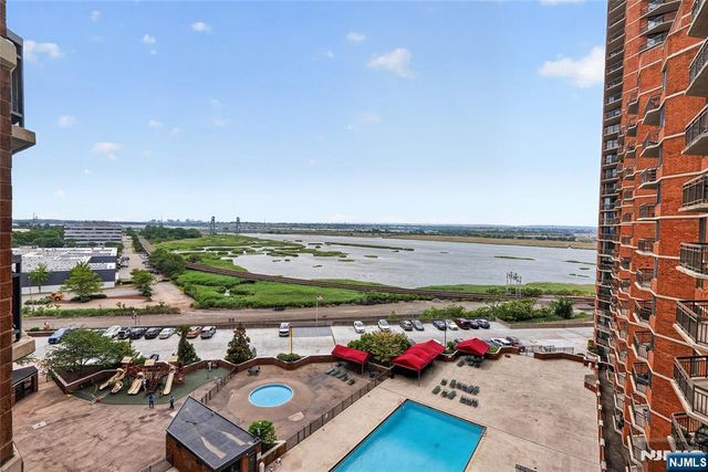 1020 Harmon Cove Tower 1020, Secaucus, NJ 07094