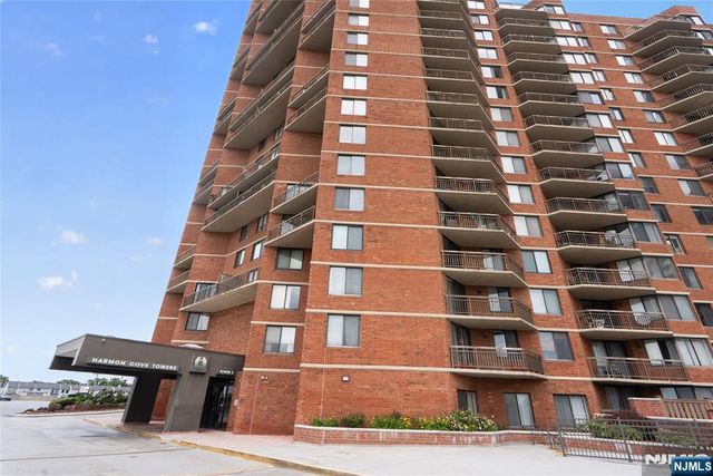 1020 Harmon Cove Tower 1020, Secaucus, NJ 07094