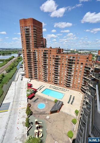 1020 Harmon Cove Tower 1020, Secaucus, NJ 07094