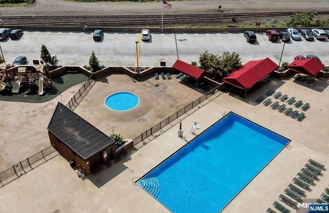 1020 Harmon Cove Tower 1020, Secaucus, NJ 07094