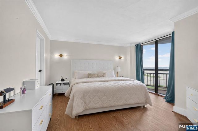1020 Harmon Cove Tower 1020, Secaucus, NJ 07094
