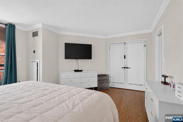 1020 Harmon Cove Tower 1020, Secaucus, NJ 07094