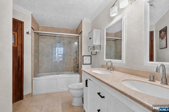 1020 Harmon Cove Tower 1020, Secaucus, NJ 07094