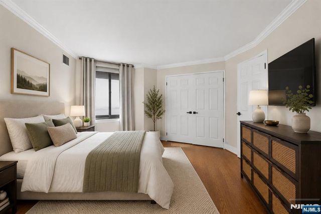 1020 Harmon Cove Tower 1020, Secaucus, NJ 07094