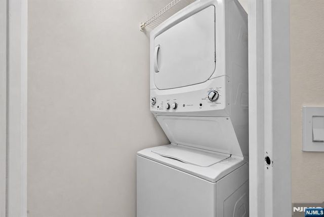 1020 Harmon Cove Tower 1020, Secaucus, NJ 07094