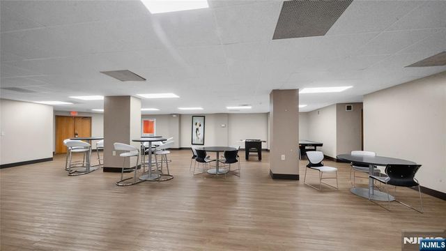 1020 Harmon Cove Tower 1020, Secaucus, NJ 07094