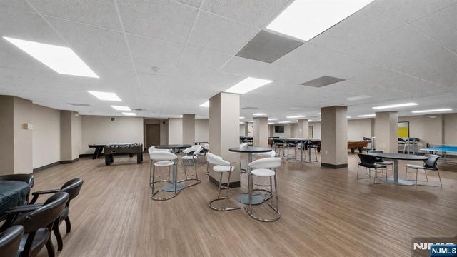 1020 Harmon Cove Tower 1020, Secaucus, NJ 07094