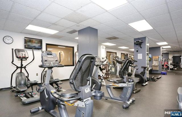 1020 Harmon Cove Tower 1020, Secaucus, NJ 07094