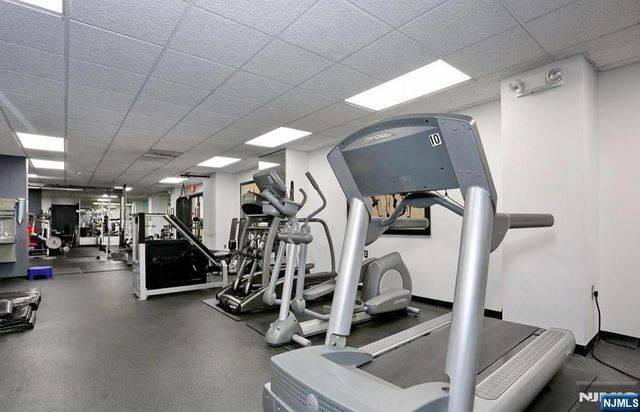 1020 Harmon Cove Tower 1020, Secaucus, NJ 07094