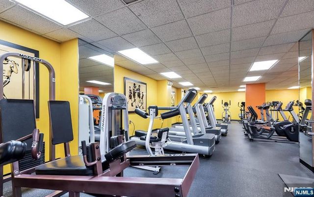 1020 Harmon Cove Tower 1020, Secaucus, NJ 07094