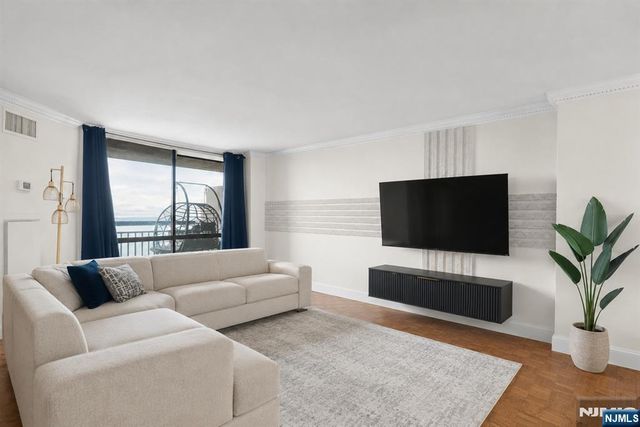 1020 Harmon Cove Tower 1020, Secaucus, NJ 07094