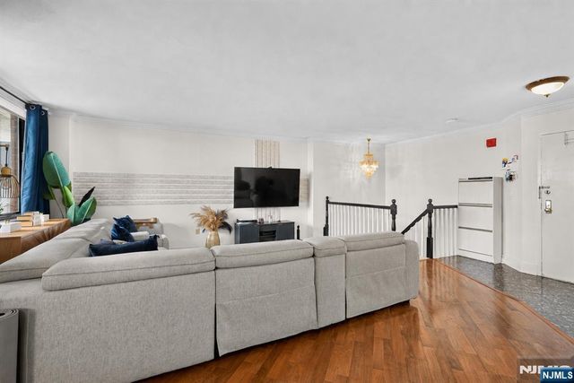 1020 Harmon Cove Tower 1020, Secaucus, NJ 07094