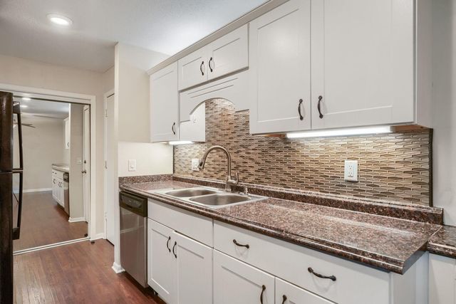 4201 Lakeside Avenue N 302, Brooklyn Center, MN 55429
