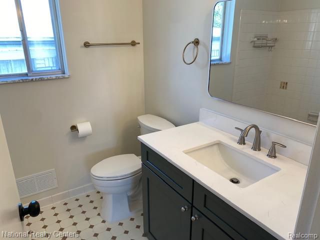 903 Roselawn Drive, Rochester, MI 48307