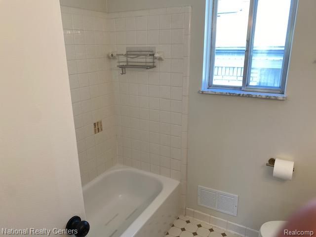 903 Roselawn Drive, Rochester, MI 48307