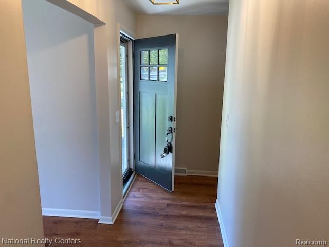 903 Roselawn Drive, Rochester, MI 48307
