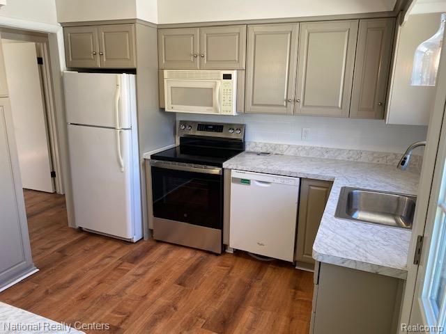 903 Roselawn Drive, Rochester, MI 48307