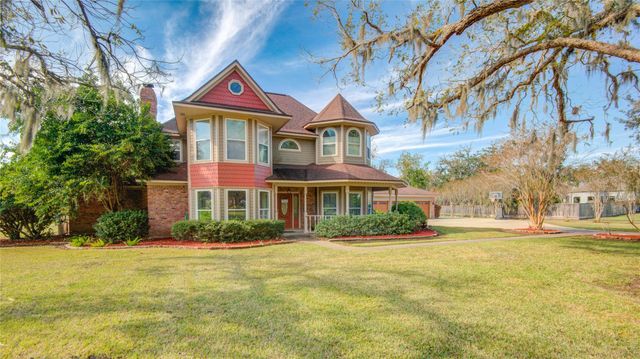 203 Teakwood Street, Lake Jackson, TX 77566