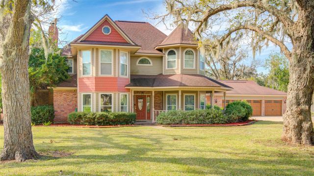 203 Teakwood Street, Lake Jackson, TX 77566