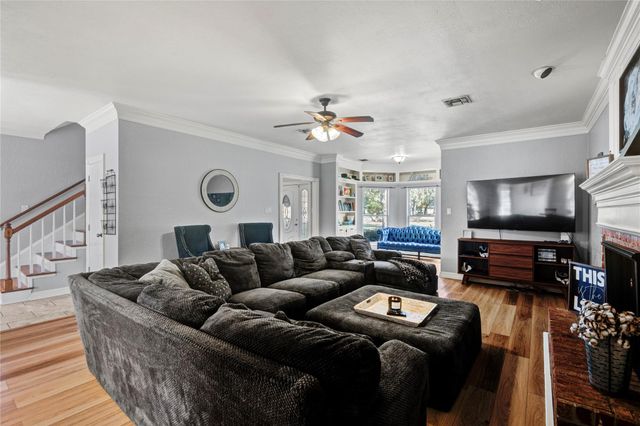 203 Teakwood Street, Lake Jackson, TX 77566